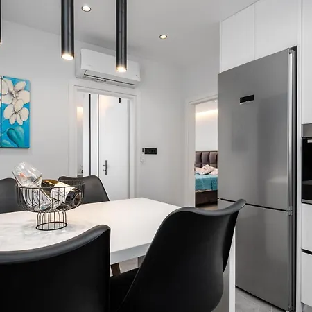 Levander Luxury Apartment *