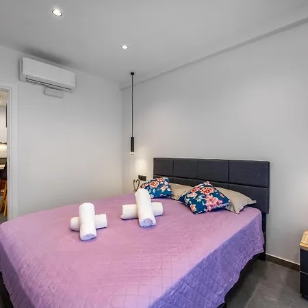 Levander Luxury Apartment